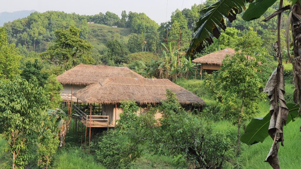 Camping in Nepal Hütte Strohdach